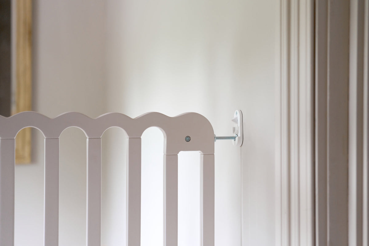 Pressure-Fit vs Screw-Fit Baby Gates: What’s the Difference?